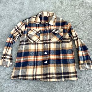BEAUTIFUL SHACKET. BROWN PLAID. LARGE.